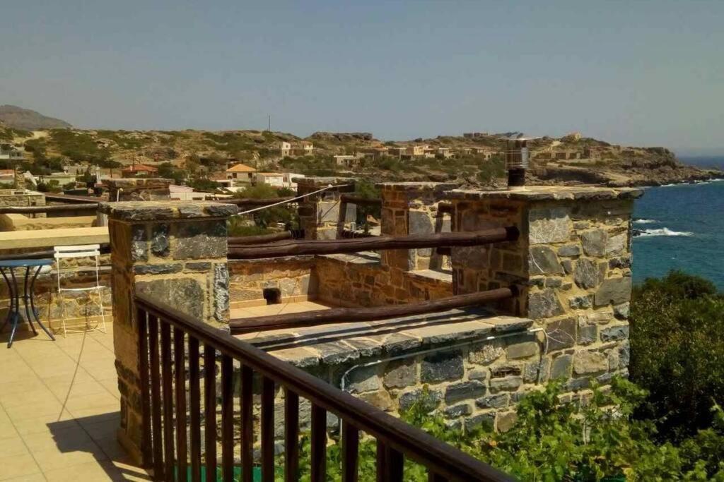 Traditional Stone House By The Sea... Kapetaniana ภายนอก รูปภาพ