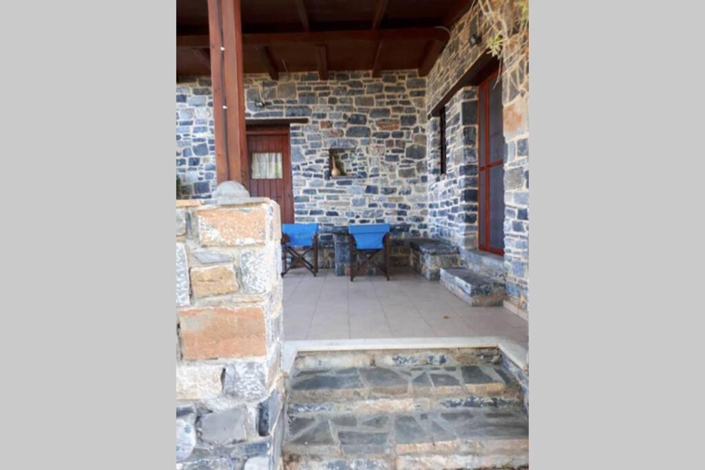 Traditional Stone House By The Sea... Kapetaniana ภายนอก รูปภาพ