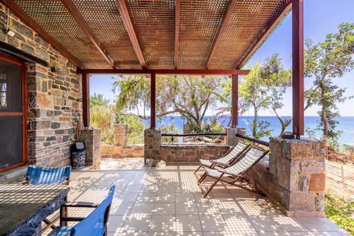 Traditional Stone House By The Sea... Kapetaniana ภายนอก รูปภาพ