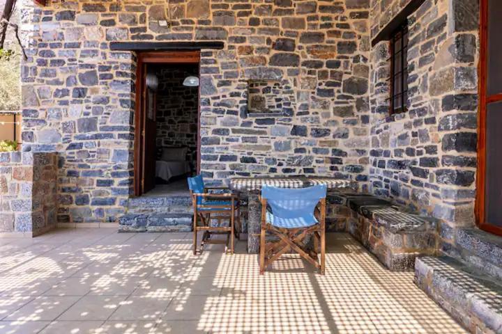 Traditional Stone House By The Sea... Kapetaniana ภายนอก รูปภาพ