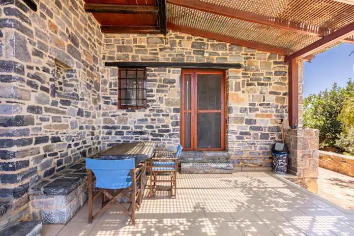 Traditional Stone House By The Sea... Kapetaniana ภายนอก รูปภาพ